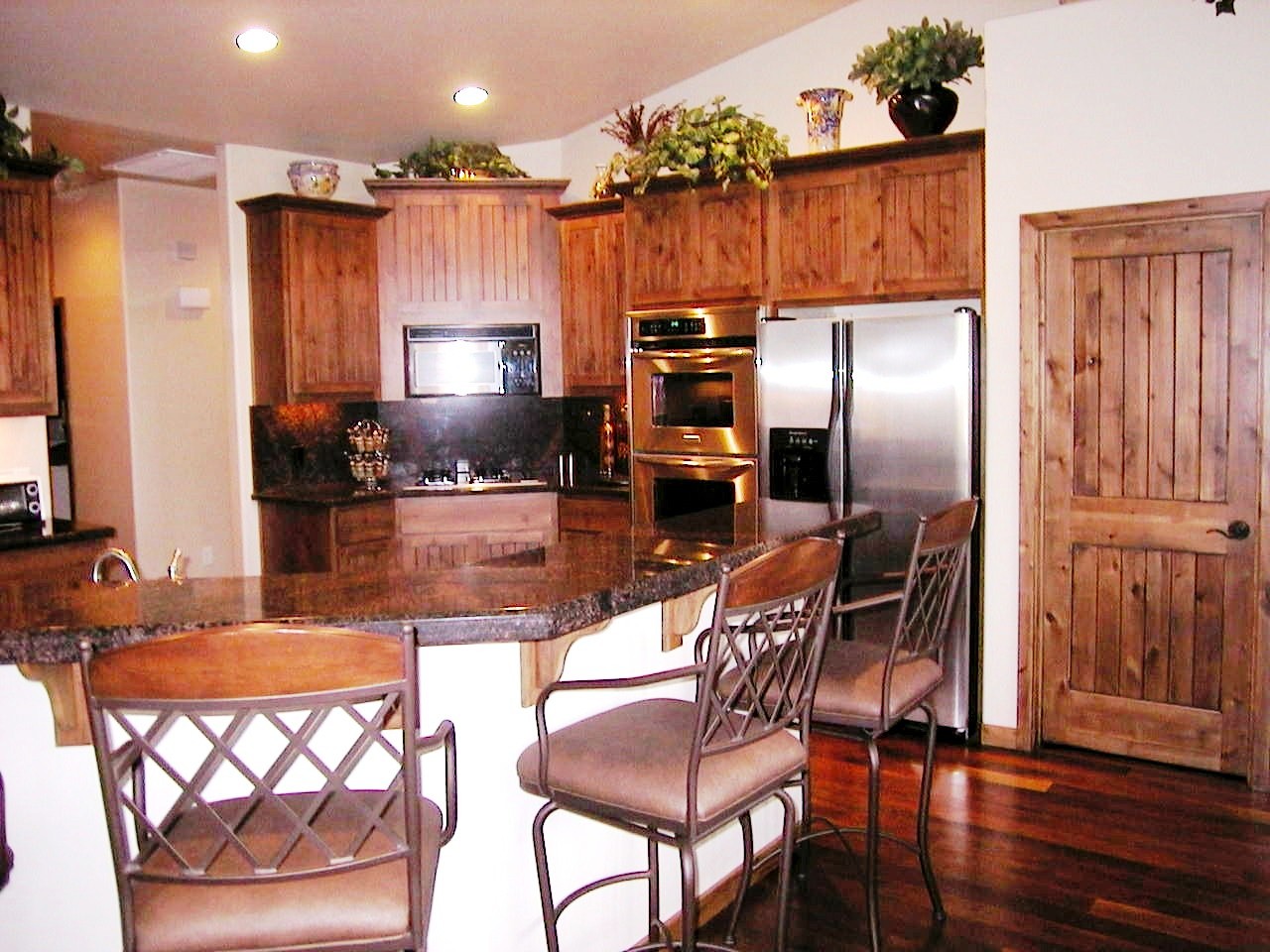 Property kitchen and bar